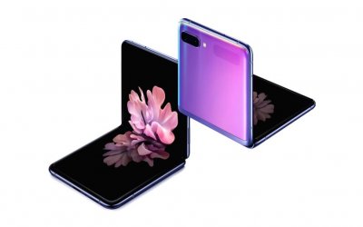Foldable phones face questions on durability once again